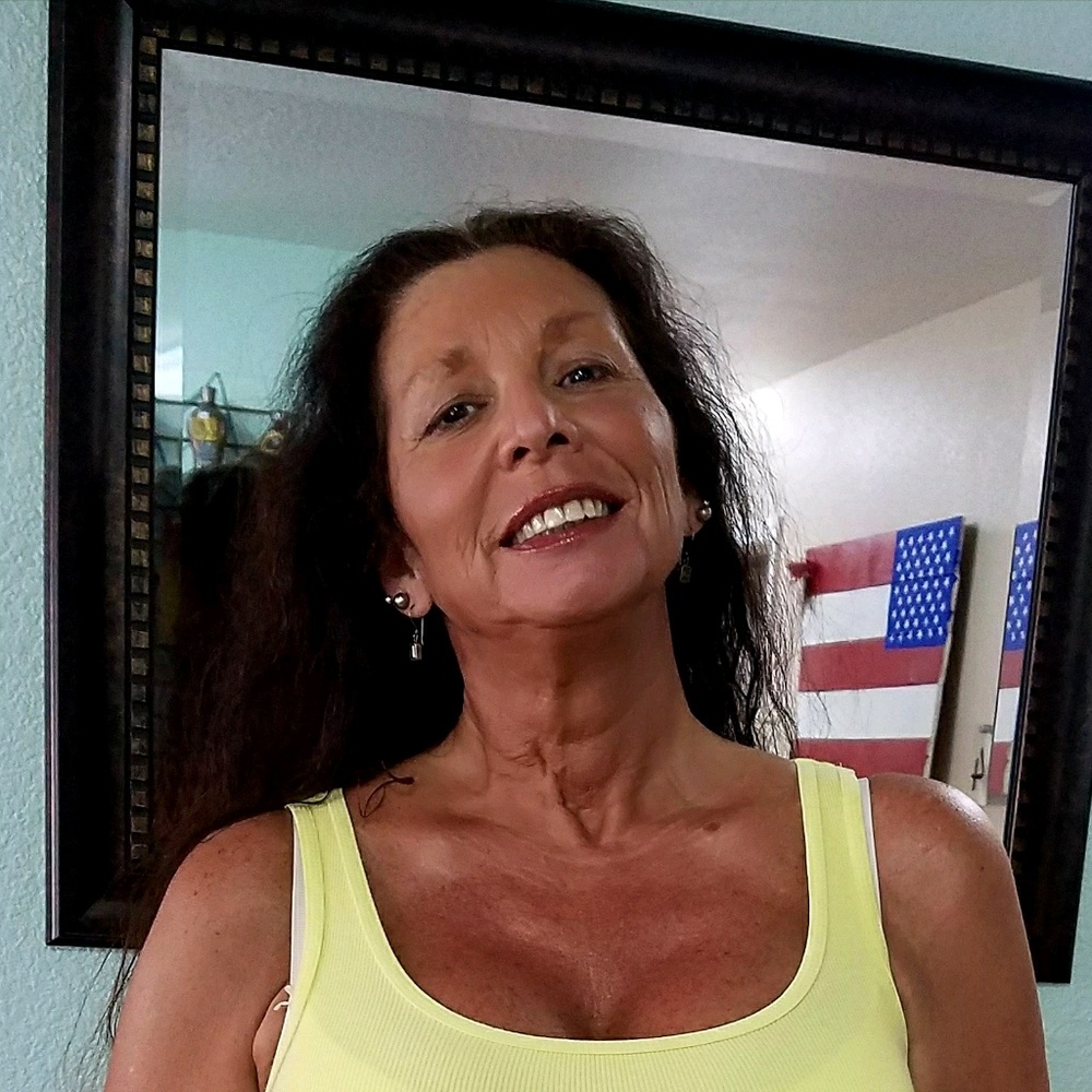 Meet your Posher, Roxana